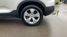 Volvo Xc40 2.0 T4 Momentum Pro 5dr AWD Geartronic Petrol Estate